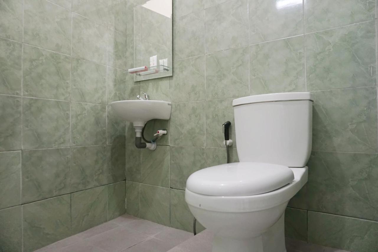 Oyo 1394 Rumaisa Homestay Syariah Pekanbaru Esterno foto