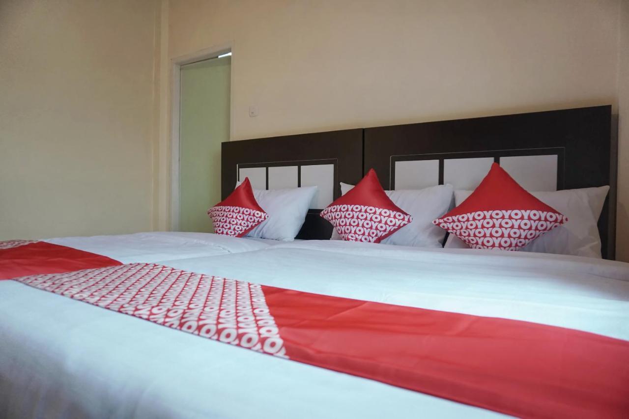 Oyo 1394 Rumaisa Homestay Syariah Pekanbaru Esterno foto