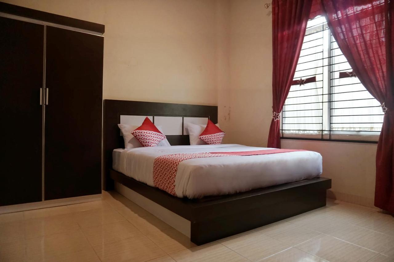 Oyo 1394 Rumaisa Homestay Syariah Pekanbaru Esterno foto