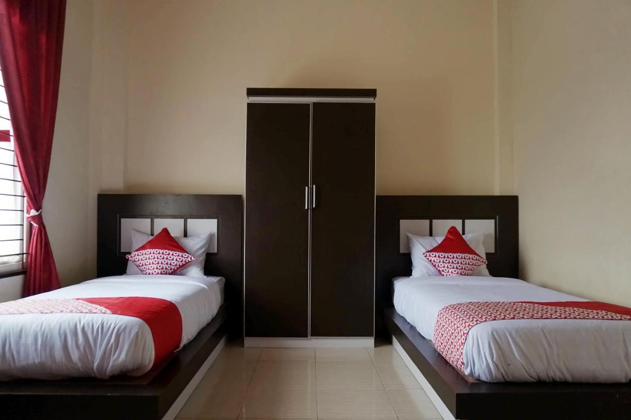 Oyo 1394 Rumaisa Homestay Syariah Pekanbaru Esterno foto
