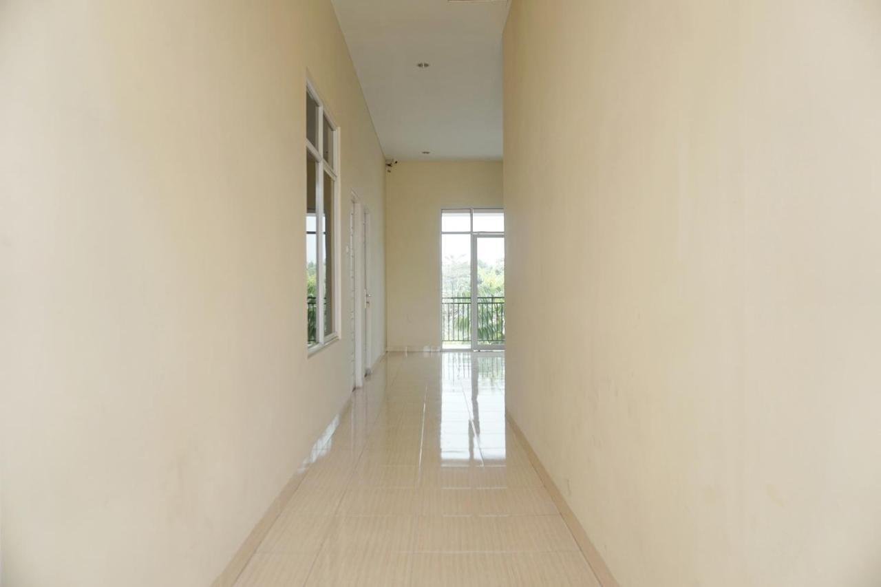 Oyo 1394 Rumaisa Homestay Syariah Pekanbaru Esterno foto