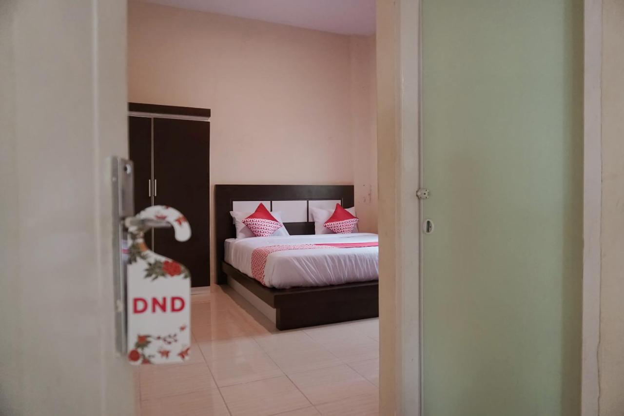 Oyo 1394 Rumaisa Homestay Syariah Pekanbaru Esterno foto