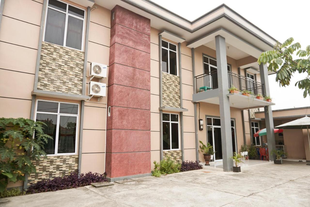 Oyo 1394 Rumaisa Homestay Syariah Pekanbaru Esterno foto