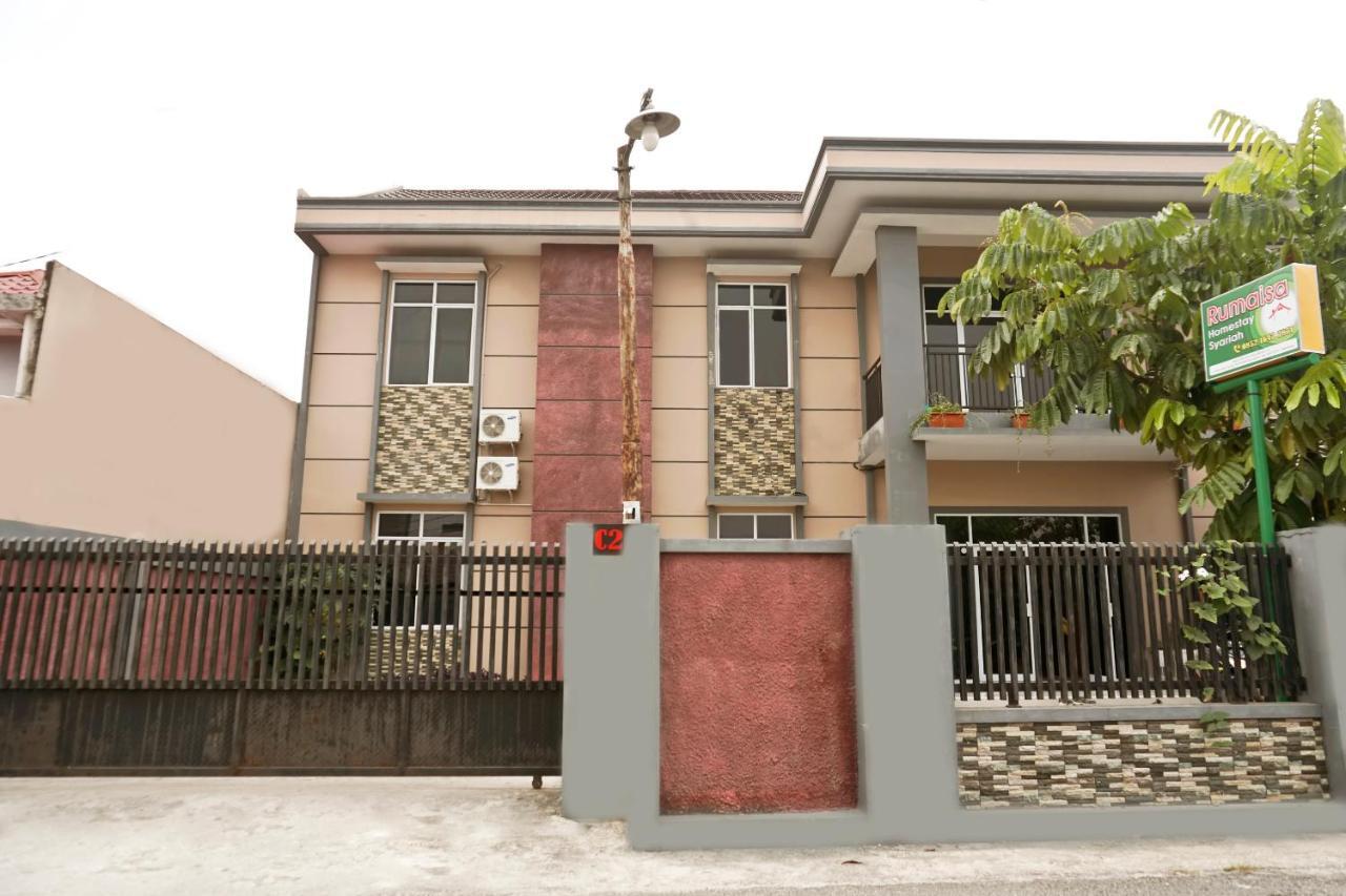 Oyo 1394 Rumaisa Homestay Syariah Pekanbaru Esterno foto