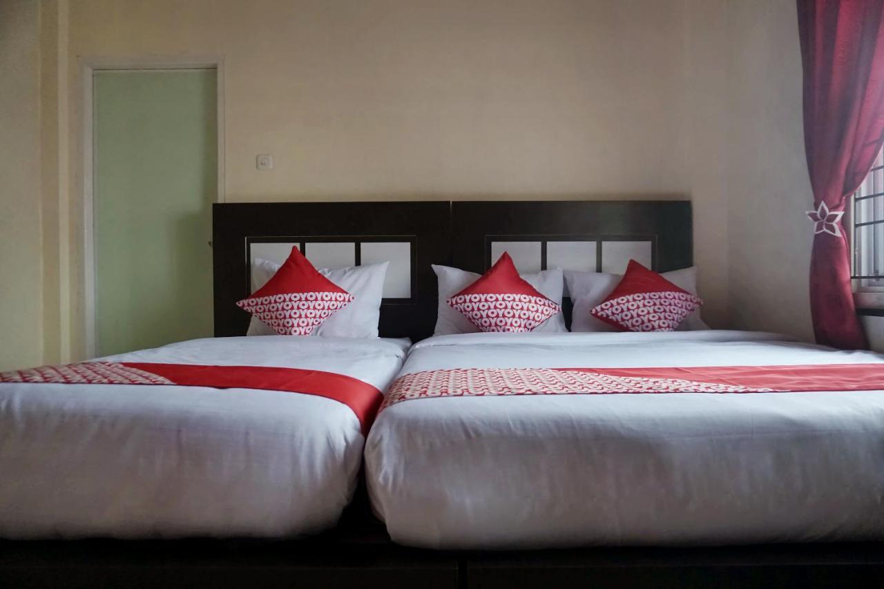 Oyo 1394 Rumaisa Homestay Syariah Pekanbaru Esterno foto