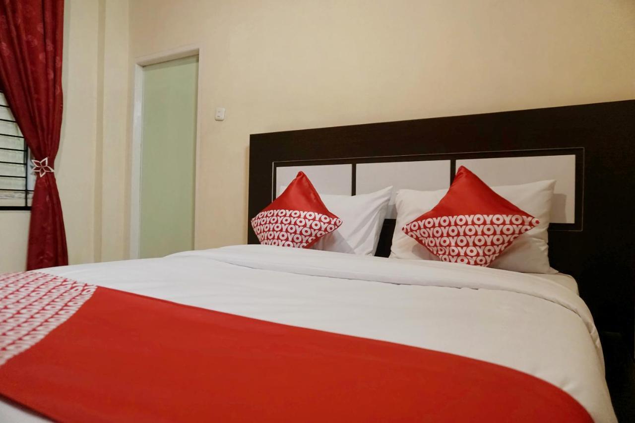 Oyo 1394 Rumaisa Homestay Syariah Pekanbaru Esterno foto