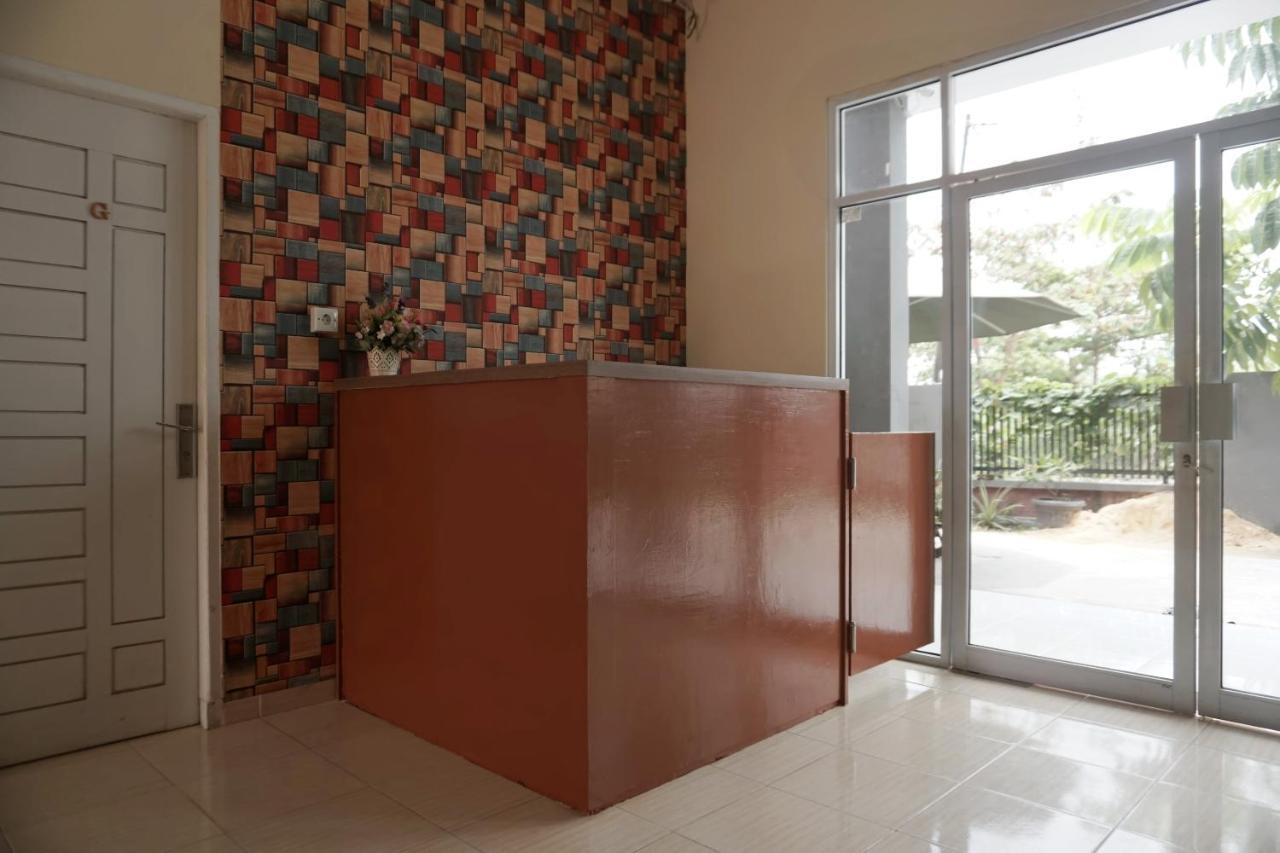 Oyo 1394 Rumaisa Homestay Syariah Pekanbaru Esterno foto