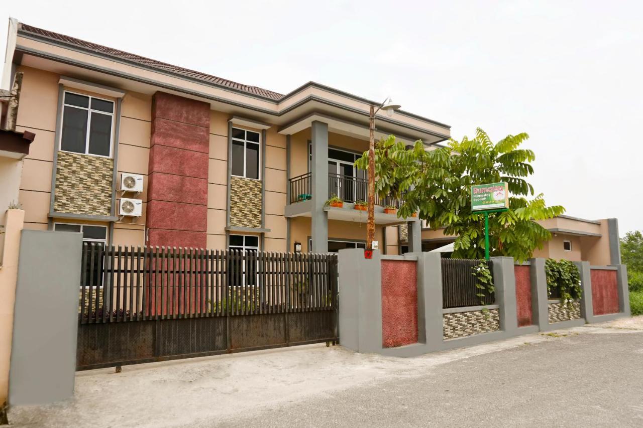Oyo 1394 Rumaisa Homestay Syariah Pekanbaru Esterno foto