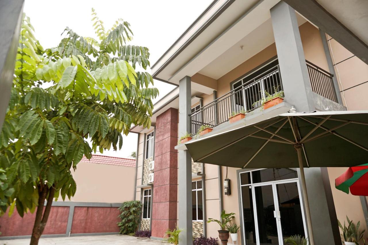 Oyo 1394 Rumaisa Homestay Syariah Pekanbaru Esterno foto