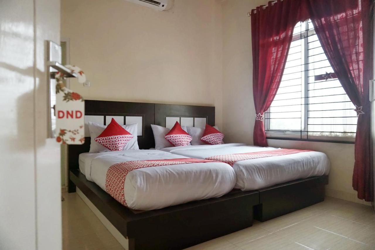 Oyo 1394 Rumaisa Homestay Syariah Pekanbaru Esterno foto