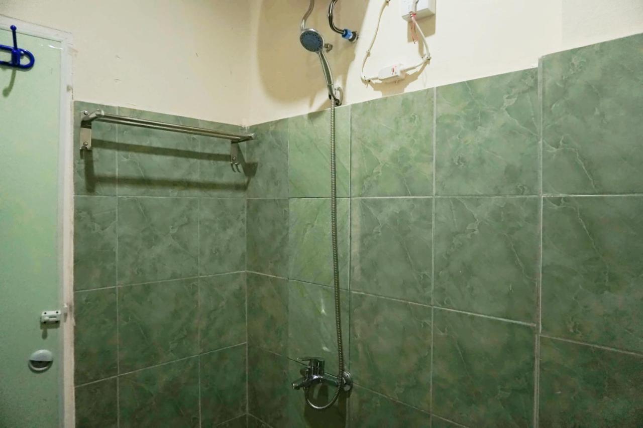 Oyo 1394 Rumaisa Homestay Syariah Pekanbaru Esterno foto